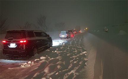Photo 2 of accidents and stagnation caused by snowfall