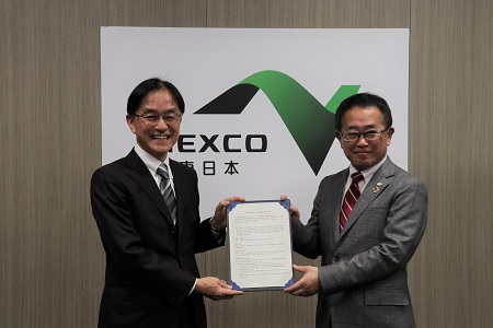 1月18日（木）の調印式の様子の写真1