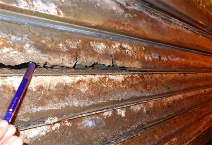 遮音壁損傷状況の写真