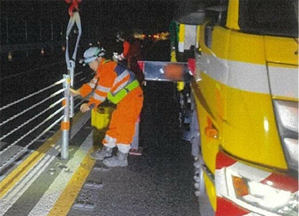 道路構造物補修　作業状況のイメージ画像