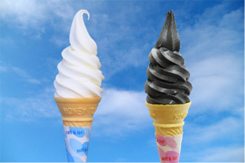 牛乳ソフトクリーム、焼走り熔岩流ソフトクリームの写真