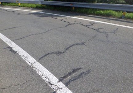 宇都宮ICランプ　舗装損傷状況のイメージ画像