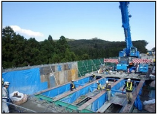【古い床版撤去状況】の写真