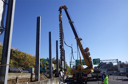 遮音壁工事作業状況の写真