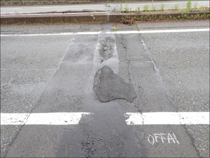 橋りょう伸縮部損傷写真の写真