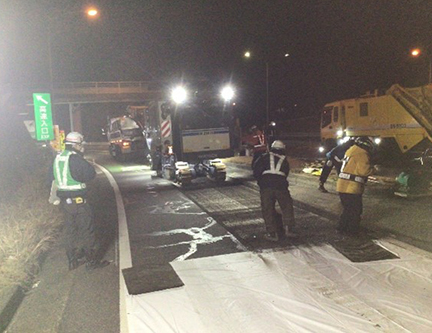 舗装補修工事作業状況の写真