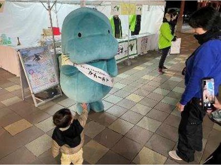 マナーティとのグリーティングの様子の写真