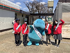 ハイウェイ大使とマナーティの写真