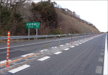 車線区分柵設置工　施工後写真（イメージ）の写真