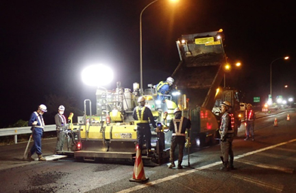 舗装補修工事　作業状況の写真