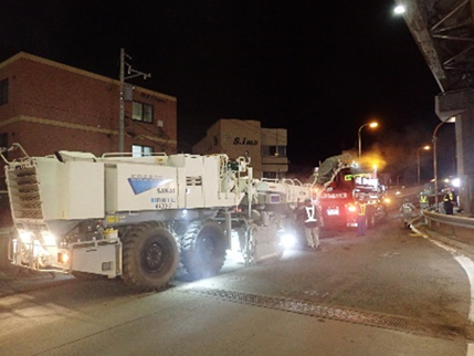 ［路面補修工事例］の写真