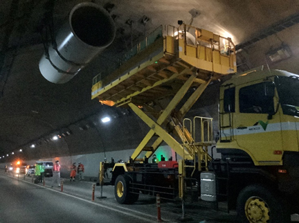 ［トンネル点検例］の写真