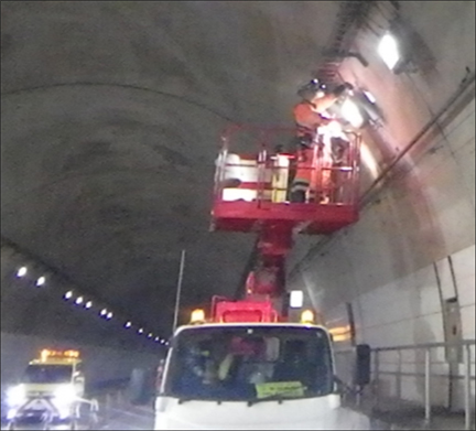 トンネル内設備点検写真の写真1