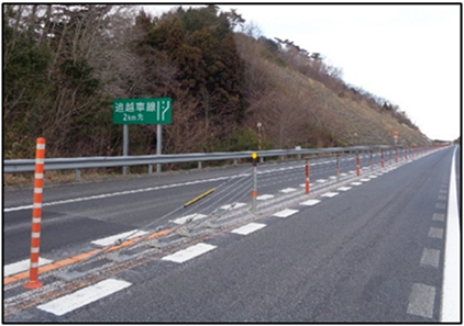 車線区分柵設置工事　施工後写真（イメージ）の写真