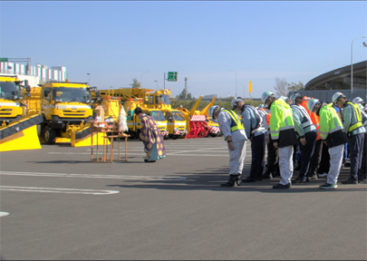 出陣式の様子（無事故を願う神事を行います）のイメージ画像