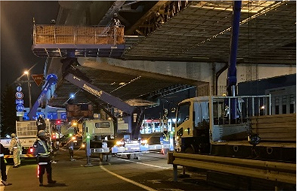 足場工事（写真は設置作業の例）のイメージ画像