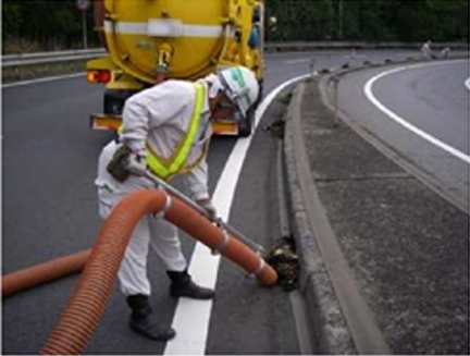 路面清掃作業　作業状況のイメージ画像