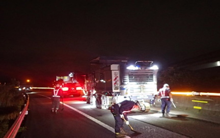 路面维修工作工作状况照片