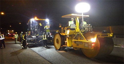 舗装補修工事　作業状況の写真