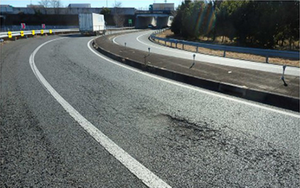路面損傷状況の写真