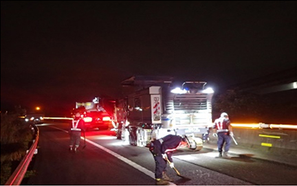 舗装補修工事　作業状況の写真