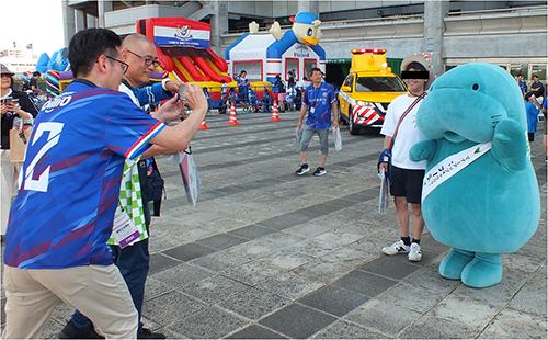 マナーティとのグリーティングの様子のイメージ画像