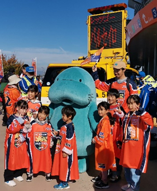 【マナーティとのグリーティングの様子】のイメージ画像