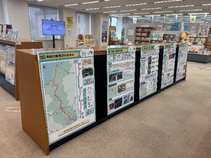 【参考：過去に実施したパネル展示の様子】の写真2