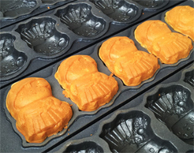 天明鋳物で焼き上げた　佐野SA限定「さのまる焼き　らーめん味」の写真1