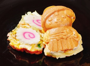 天明鋳物で焼き上げた　佐野SA限定「さのまる焼き　らーめん味」の写真2