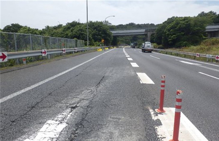 路面損傷状況の写真