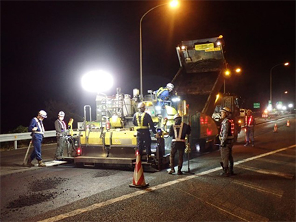 舗装補修工事　作業状況のイメージ画像