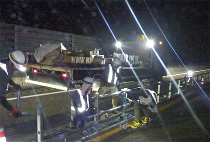 車線区分柵設置工事例のイメージ画像