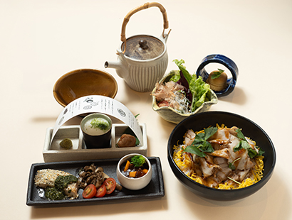 優勝　茨城県代表　常磐道　友部SA（上り線）東武食品サービス株式会社「夢の茨城旅行～お守りはmikittyのサイン～ THANK YOU SO MUCH cholo」のイメージ画像