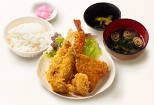 準優勝：福島県代表　常磐道　四倉PA（上下線）株式会社エイブル「海鮮ミックスフライ定食」の写真