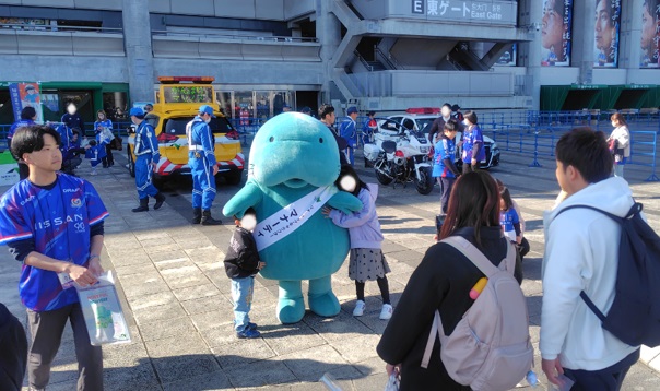 NEXCO東日本マナーアップキャラクター「マナーティ」とのグリーティングのイメージ画像