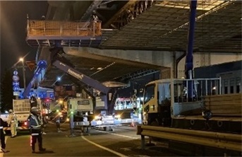 足場撤去工事例（写真は設置工事の例）の写真