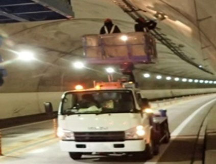 トンネル照明更新作業イメージのイメージ画像