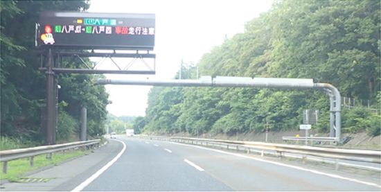 撤去対象　門型支柱の写真