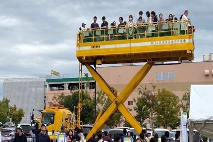 高所作業車の写真