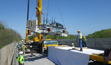 【新設床版の設置状況】の写真