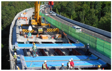 【新設床版の設置状況】の写真