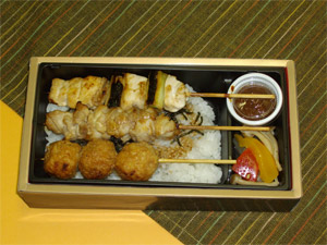 彩の国 みそだれやきとり弁当のイメージ画像