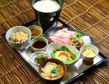 雑穀おこわと豆乳豚しゃぶの写真