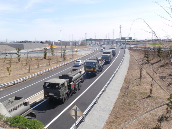 自衛隊及び緊急車両の未開通区間通行3月14日　北関東道　太田桐生IC付近被害状況のイメージ画像