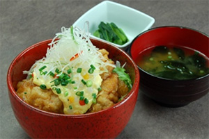 「赤城（あかぎ）鶏（どり）のタルタル親子（おやこ）」のイメージ画像