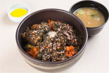 焼走り熔岩流 黒かつ丼のイメージ画像