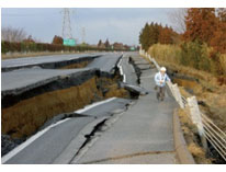 東日本大震災での復旧工事（常磐道）の写真1