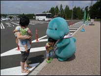 マナーアップキャラクター『マナーティ』による安全啓発のイメージ画像