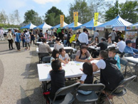 รูปภาพของสถานการณ์ที่มีชีวิตชีวาของสถ